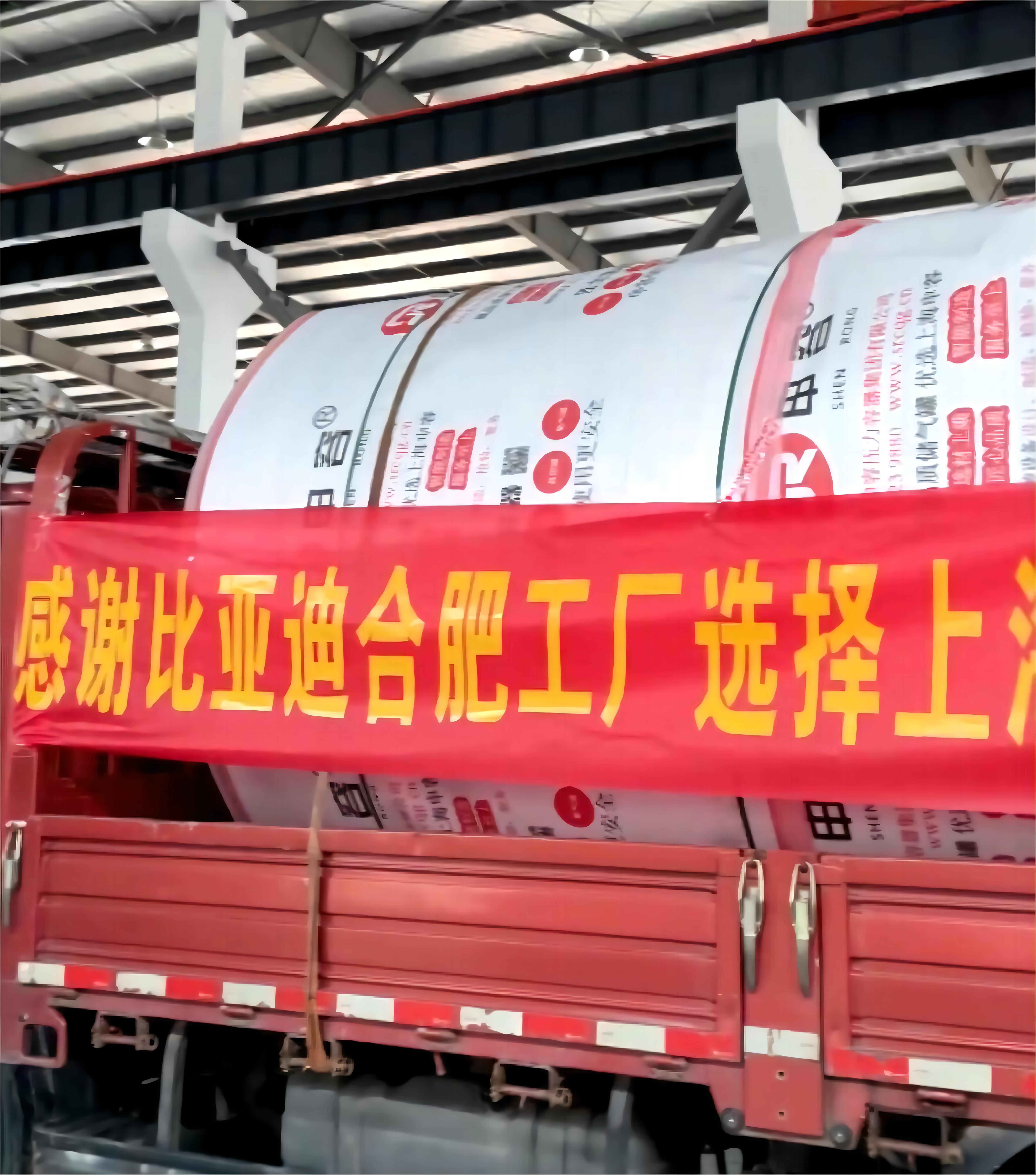 在采購(gòu)新的儲(chǔ)氣罐時(shí)，您應(yīng)該注意以下幾個(gè)關(guān)鍵方面： 合規(guī)性 - 確保儲(chǔ)氣罐的設(shè)計(jì)、制造和檢驗(yàn)符合國(guó)家頒布的法律法規(guī)和安全技術(shù)規(guī)范，如GB 150《壓力容器》標(biāo)準(zhǔn)或者NB/T 47052等相關(guān)標(biāo)準(zhǔn)。 設(shè)計(jì)要求 - 根據(jù)您的需求選擇合適的設(shè)計(jì)壓力、容積和材質(zhì)。
